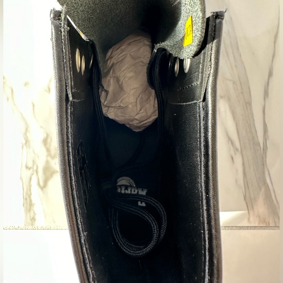 NWOT Dr Martens 1460 BEX STUD LEATHER LACE UP BOOTS - Picture 6 of 8